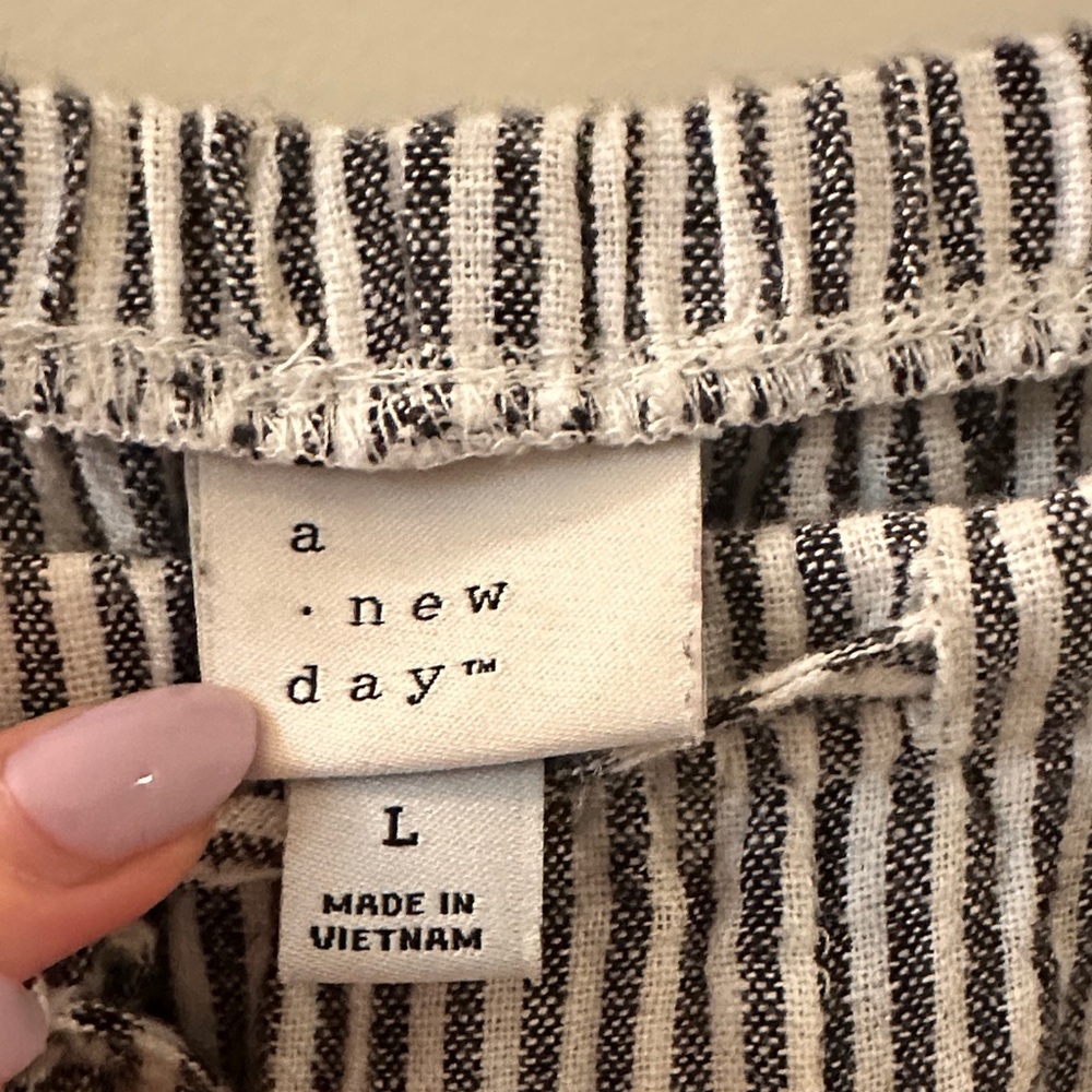 Wide-Leg Drawstring Stripe Pants - Gray/White - Picture 2 of 4